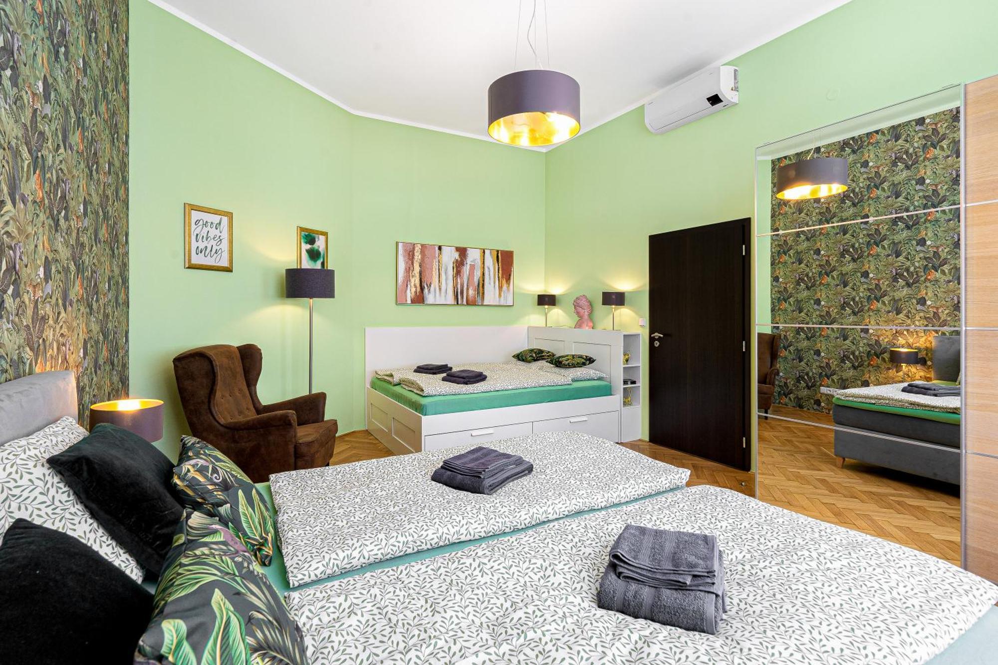 Oasis At Charles Square Apartment Prag