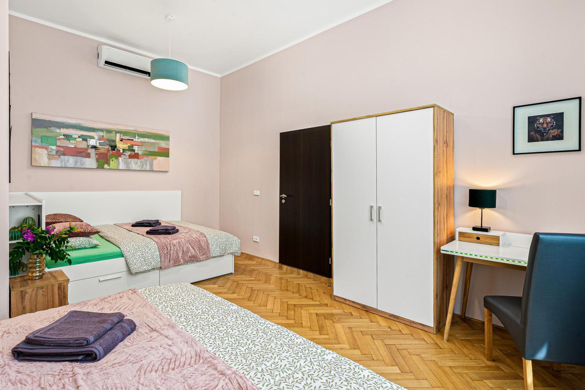 Oasis At Charles Square Apartment Prag
